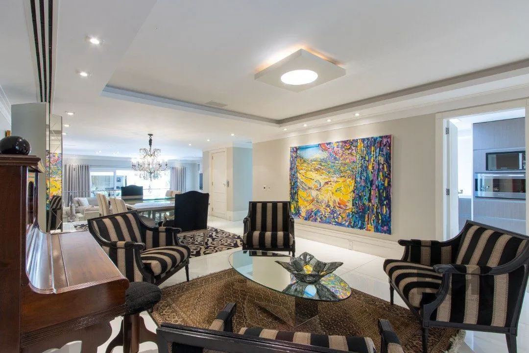 Imagem Casa em condominio, mobiliada com 741m² privativos , com 3 suítes- master