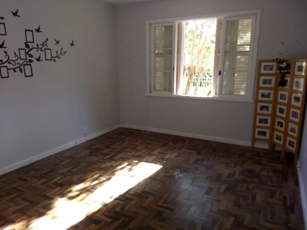 Imagem Casa de 168m² - 3 dormitórios, 3 vagas no bairro Nonoai