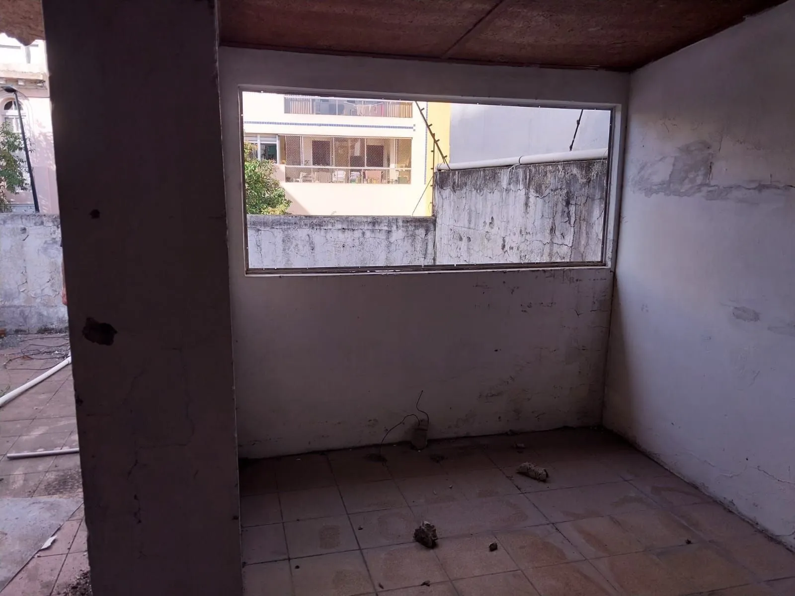 Imagem Prédio na Duque de Caxias, desocupado espaço amplo. Preço atrativo.