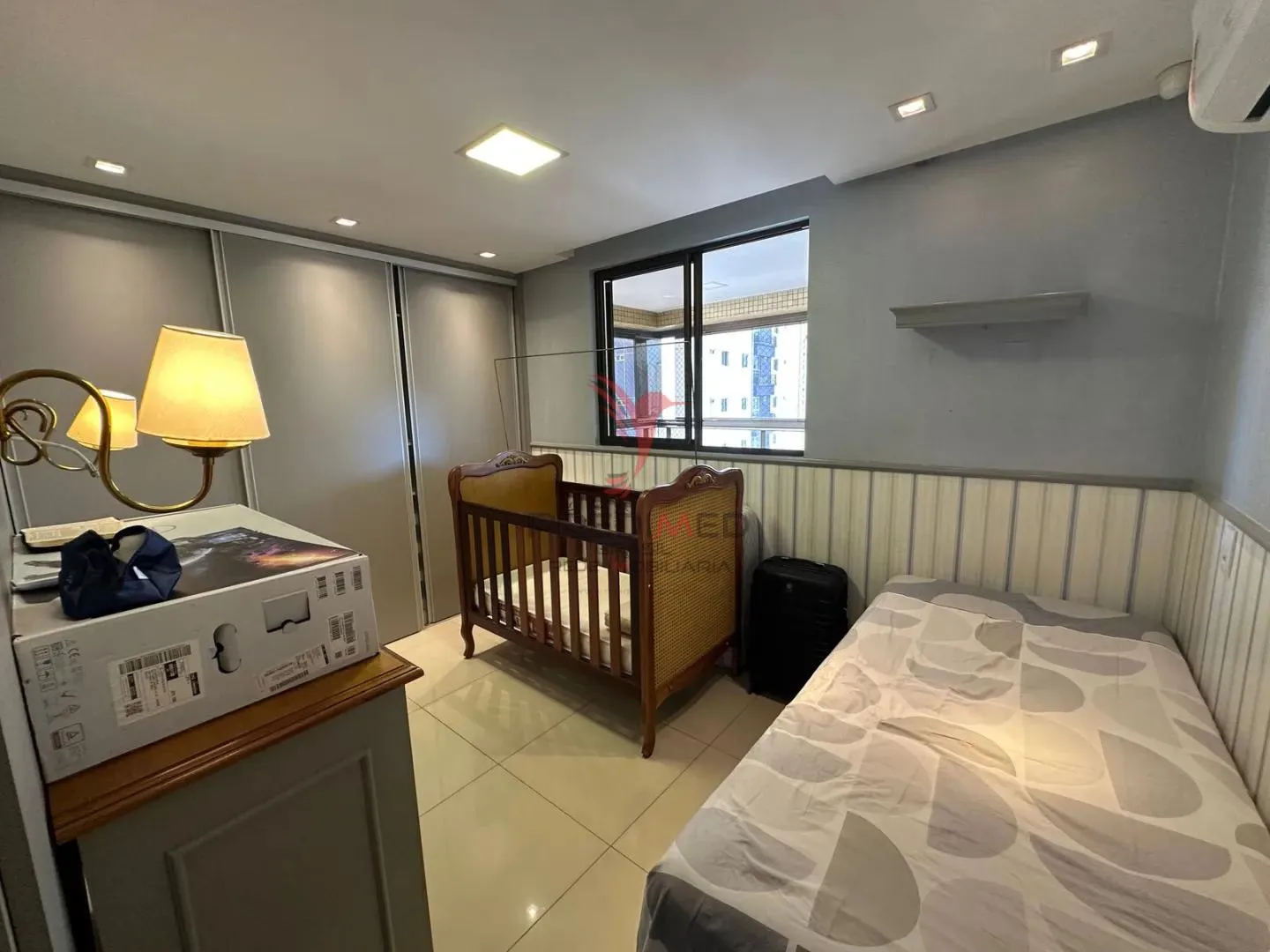 Imagem Apartamento porteira fechada, andar alto e espaçoso Miramar