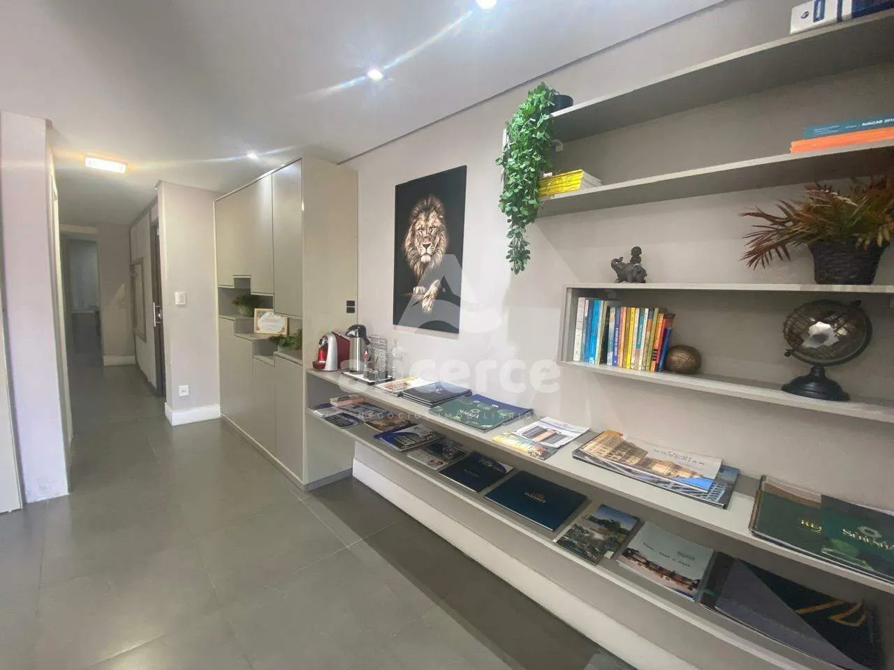 Imagem Vendemos mobila completa para escritório usada em uma sala com 140m²