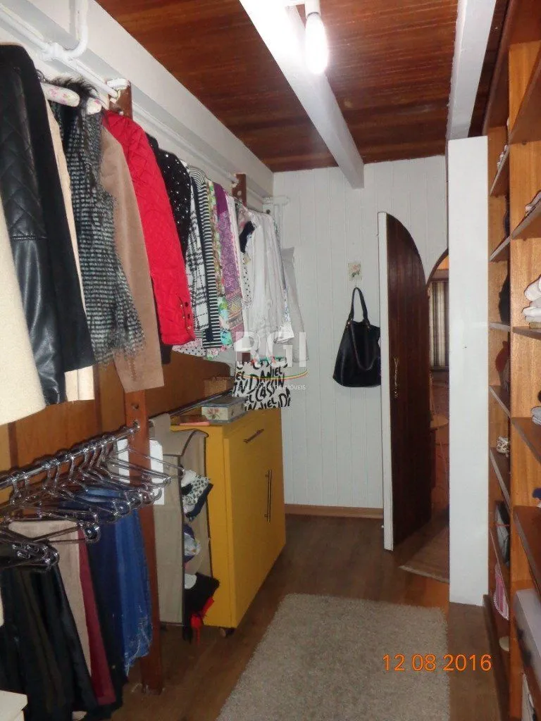 Imagem Casa para Venda - 240m², 6 dormitórios, 4 vagas - Teresópolis