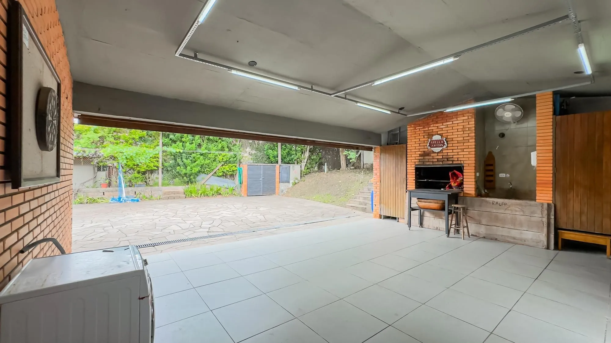 Imagem Casa com 3 quartos e 313m² à venda em Chácara das Pedras, Porto Alegre. Rua Joao Paetzel, Chácara Das Pedras, Porto Alegre