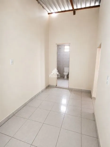 Imagem Imóvel de Esquina com, Ponto Comercial, casa e Amplo Terreno.