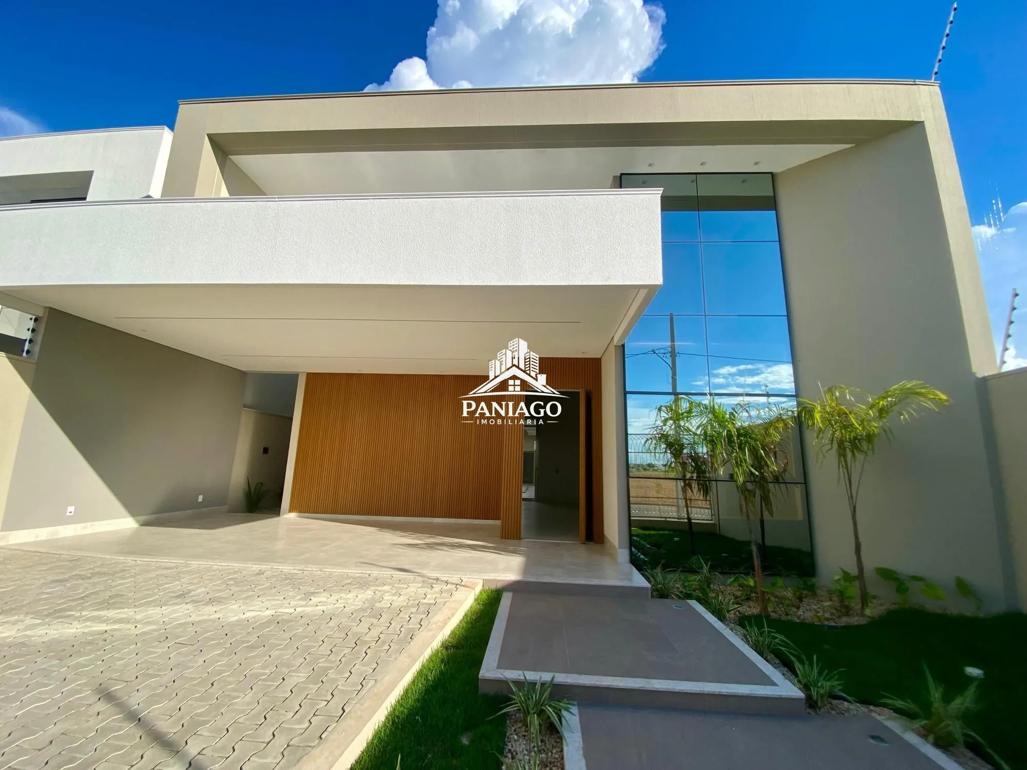 Imagem Casa de alto padrão com 3 suítes, cozinha gourmet e piscina com cascata
