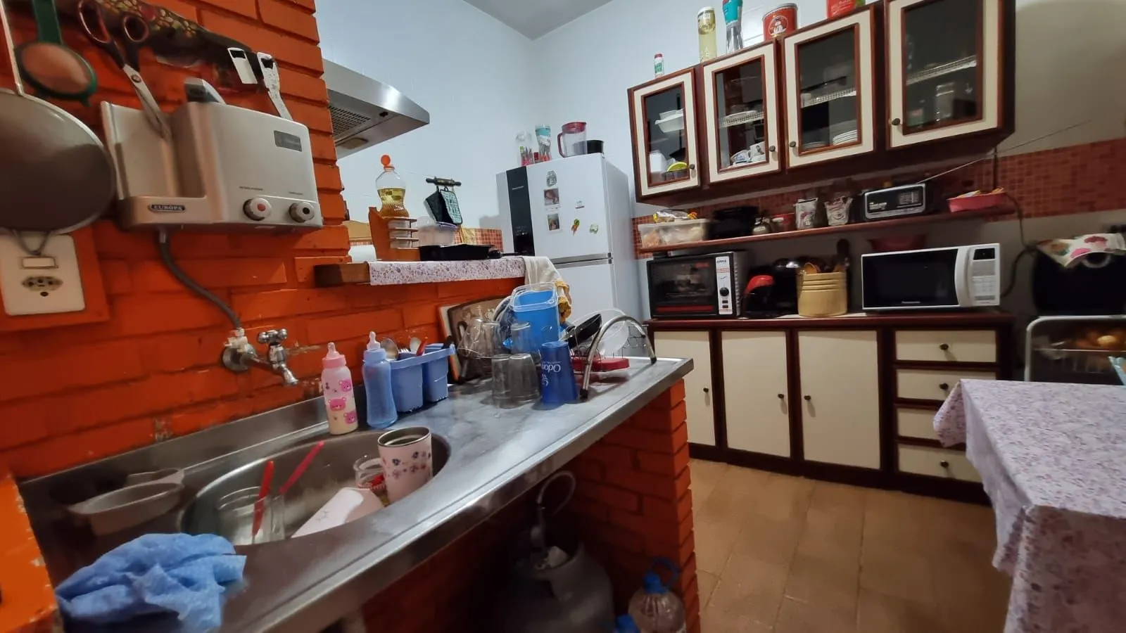 Imagem Casa Sobrado Residencial de 3 dormitórios para venda, 1 vaga de garagem fechada no bairro Cidade Baixa em Porto Alegre/RS.