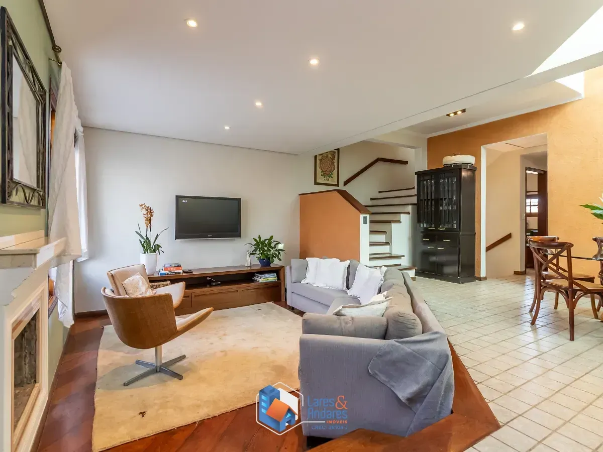 Imagem Sobrado para venda em Saúde com 4 quartos, sendo 4 suítes, 220m²