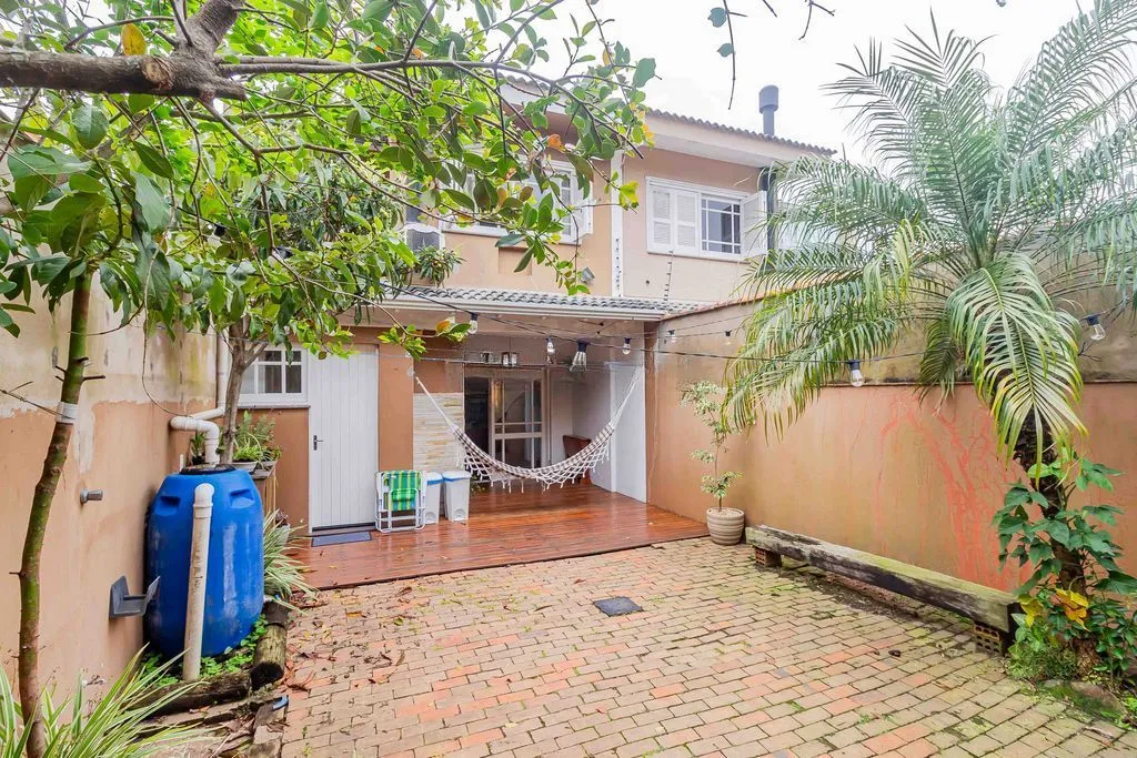 Imagem Casa de 3 dormitórios à venda no Bairro Serraria - Porto Alegre
