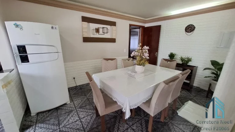 Imagem Casa, terreno com duas casas, 05 quartos c/suíte, área gourmet, no Capão Raso em Curitiba PR