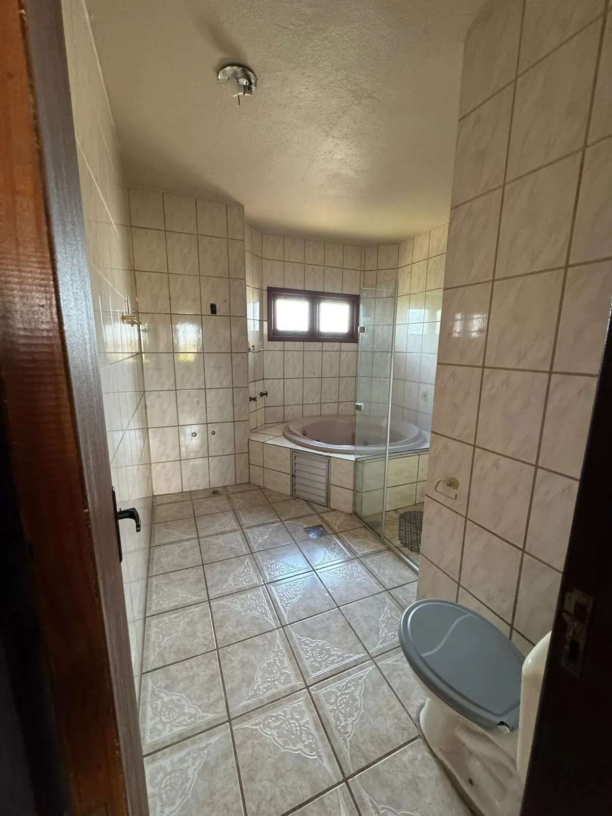Imagem Casa 4 dorms à venda Avenida Manoel Elias, Porto Alegre.