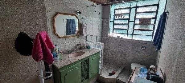 Imagem Vende-se ampla casa 6 quartos, 2 suítes, 5 vagas de garagem, churrasqueira e duas entradas individuais - 360m² - Chácara das Pedras