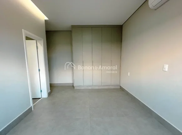 Imagem Casa térrea nova à venda com 3 quartos sendo 3 suítes, todas com armários planejados, ar condici...