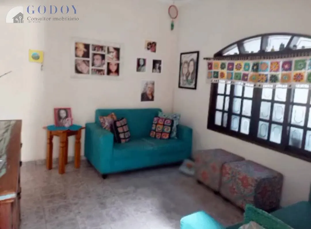 Imagem Casa Espaçosa com 3 Dormitórios em Localização Privilegiada - Jardim Rosely
