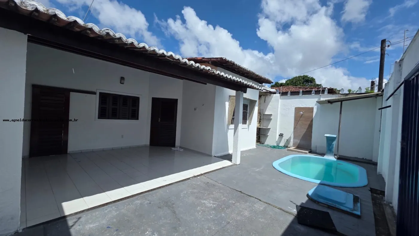 Foto do imóvel Casa para Venda em Parnamirim, Emaús, 3 dormitórios, 1 suíte, 2 banheiros, 2 vagas