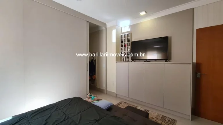Imagem Casa Térrea com piscina em Condomínio