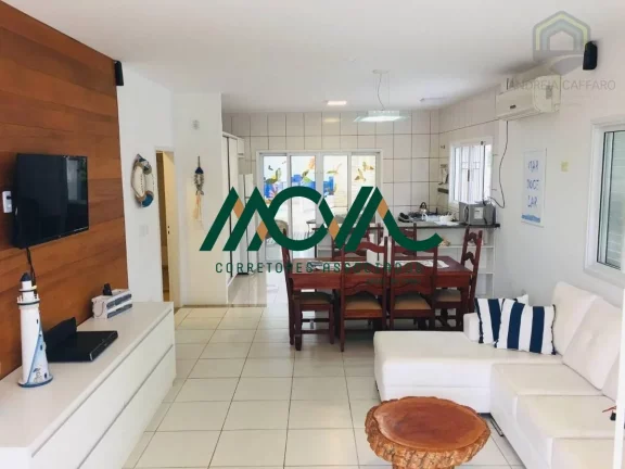 Imagem Casa com Piscina e Localização Privilegiada no Centro de Itapoá, Perto da Prefeitura