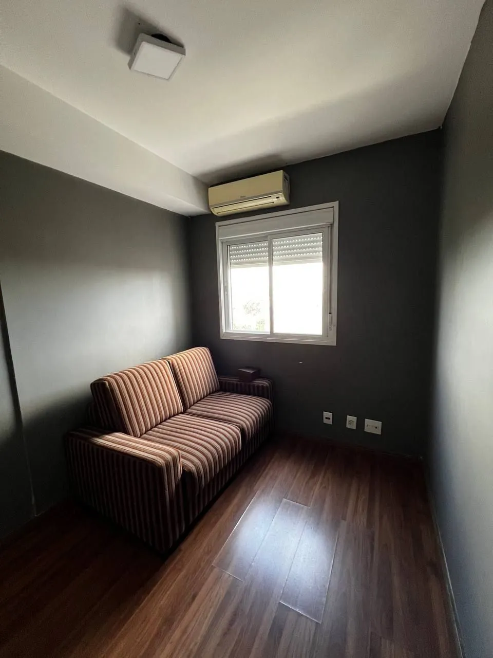 Imagem Apartamento de 3 dormitórios transformado em 2, 1 suíte e living com churrasqueira.