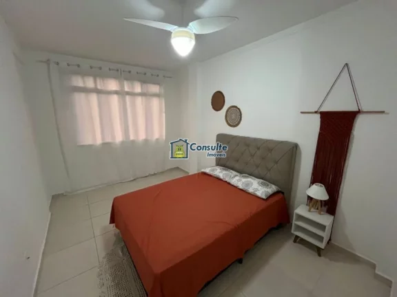 Imagem "Viva a experiência de morar pertinho da areia, em um apartamento aconchegante de 1 dormitório, porteira fechada, situado a poucos passos da praia, com uma vista lateral encantadora do mar que torna cada dia mais especial." Por apenas R$ 270.000,00. Agend