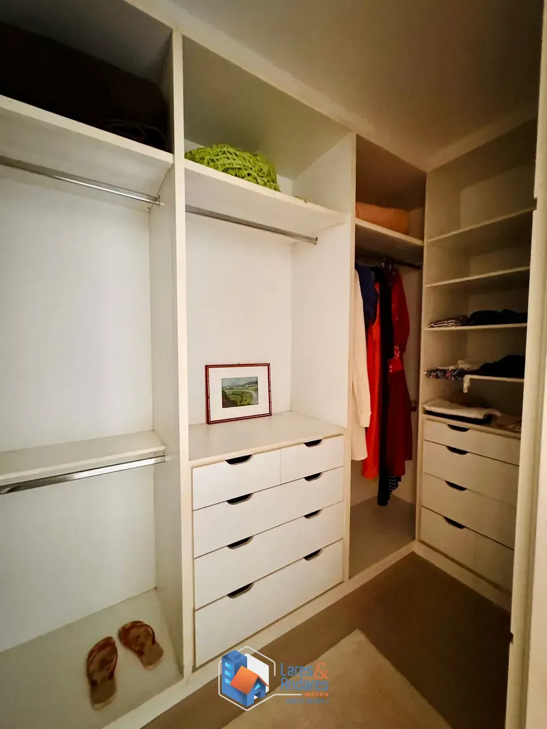 Imagem Casa no condomínio Rua Indore para venda com 3 quartos, 1,000m²