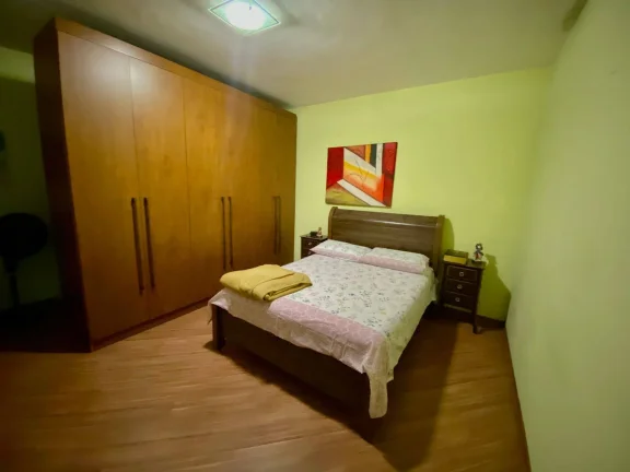 Imagem Casa com 2 Moradas 200 m² Construída 5 Dormitórios 2 Vagas de Garagens