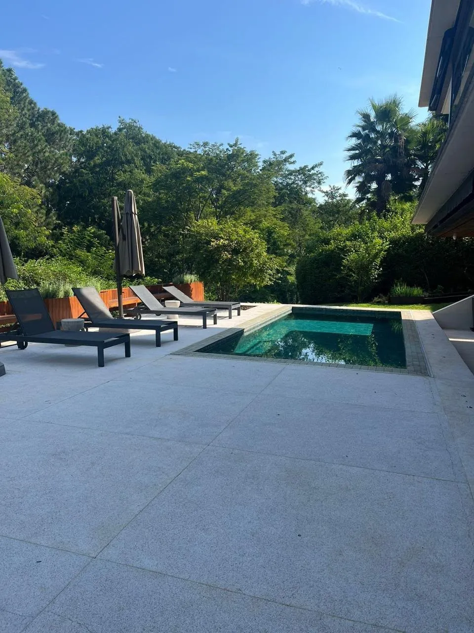 Imagem Casa de luxo à venda na Fazenda Boa Vista com 5 suítes, 500 m², projeto de Gui Mattos, hidromassagem e integração com a natureza