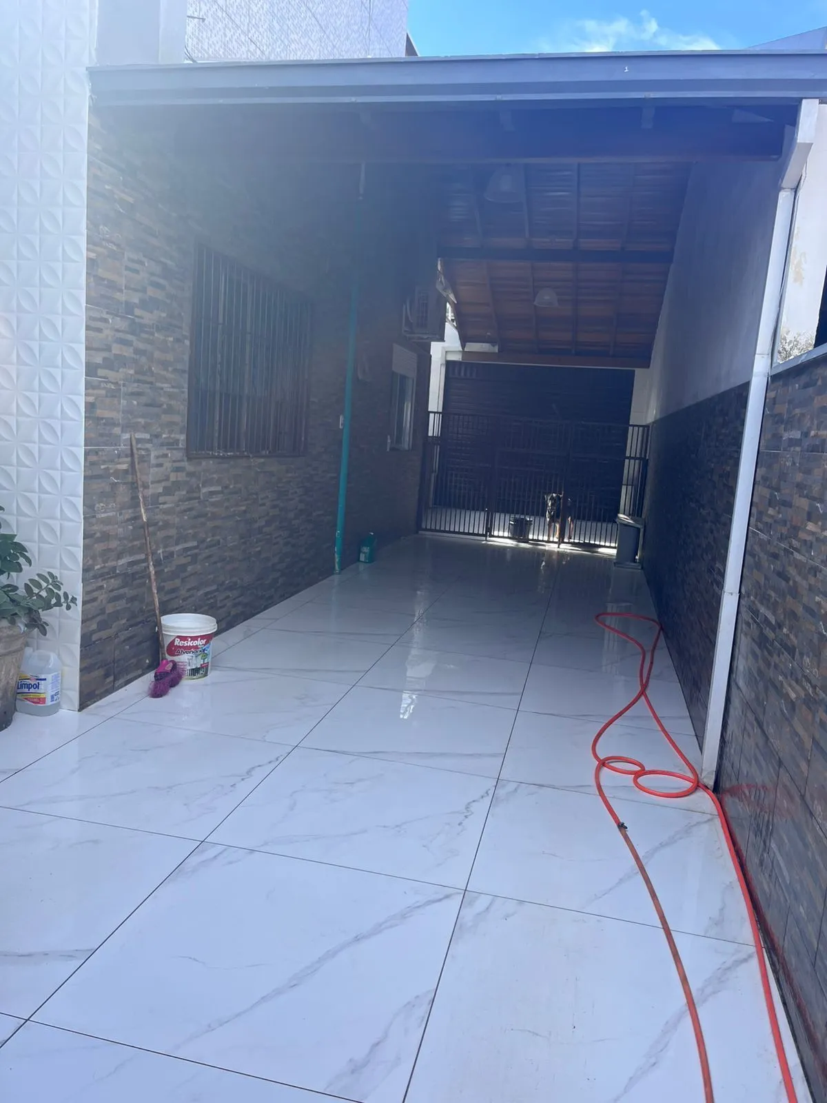 Imagem Vendo casa com piscina na Lomba do Pinheiro