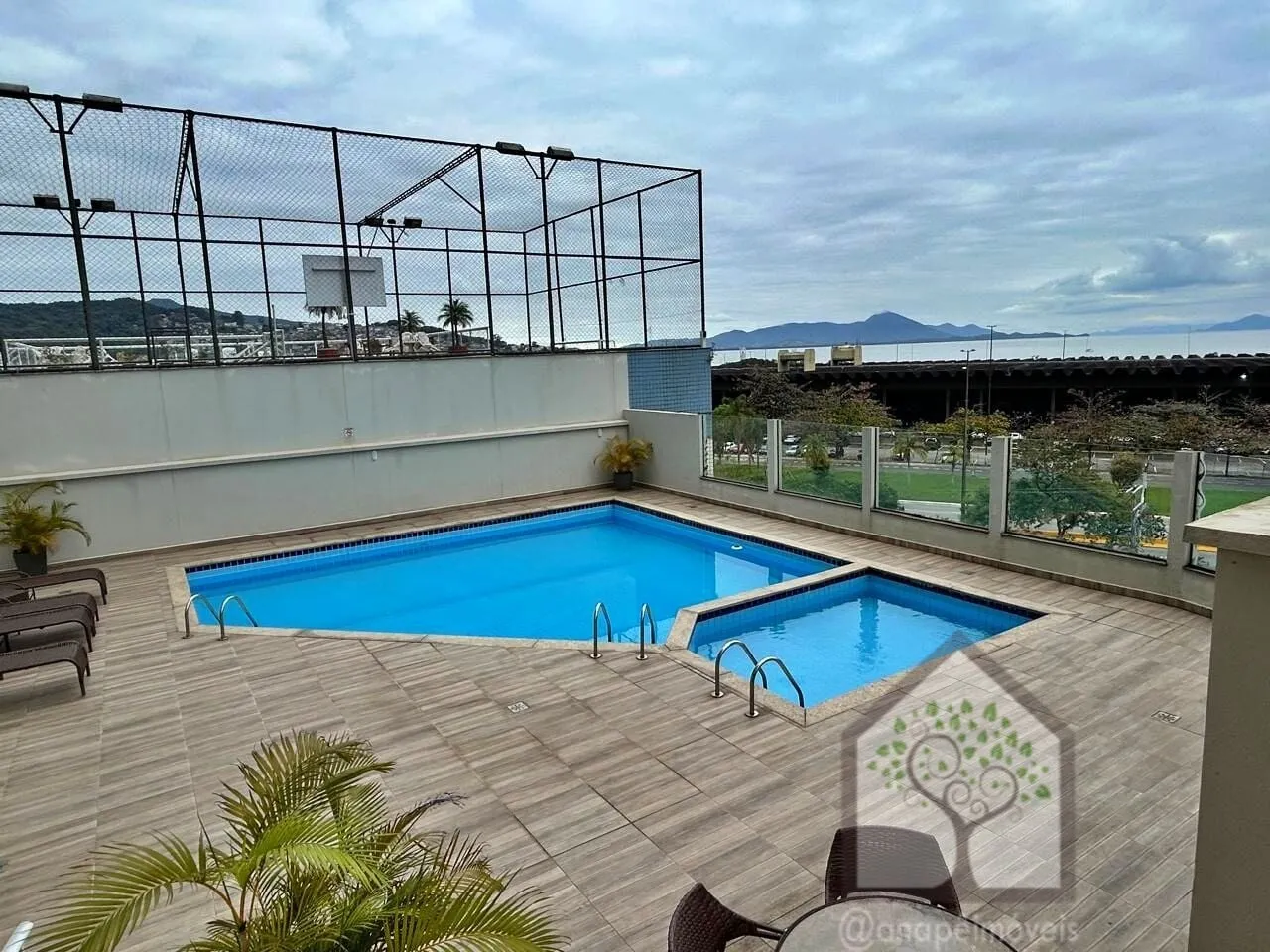 Foto do imóvel Apartamento à venda no Centro de Florianópolis com 3 quartos, suíte e excelente localização em Rua Cristóvão Nunes Pires, 170 - Centro, Florianópolis - SC
