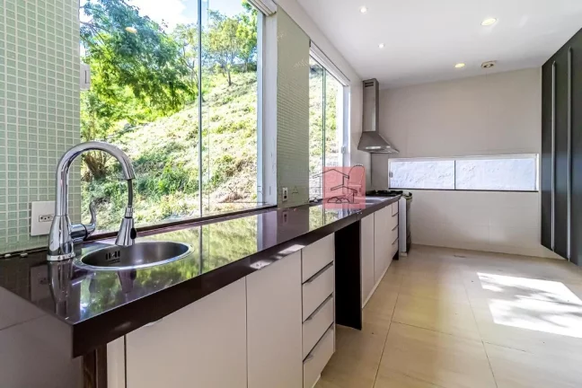 Imagem Casa Triplex com 436m² no melhor condomínio de Pendotiba.
