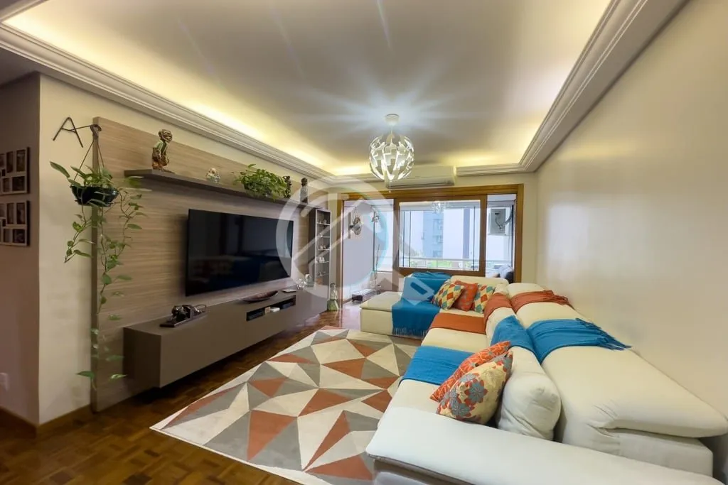 Apartamento porteira fechada com 3 dormitórios em edifício nobre no coração do Bairro Menino Deu...