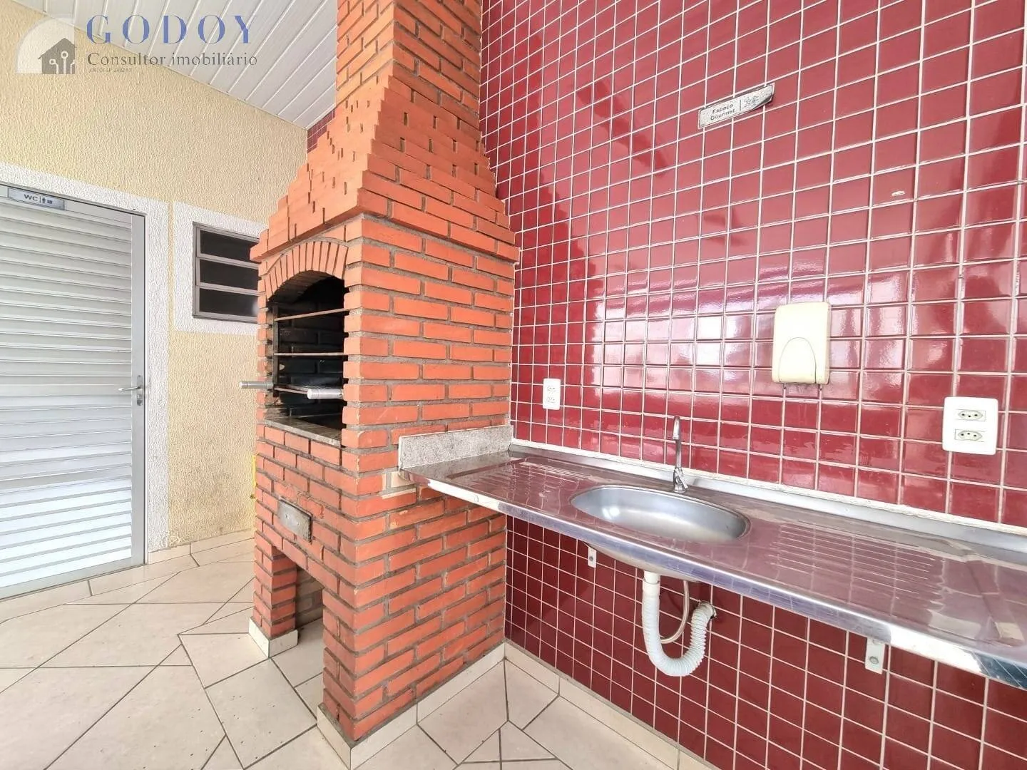 Imagem Amplo Apartamento ótima localização com Piso Porcelanato