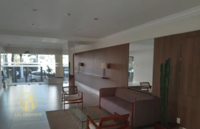Imagem Espaçoso Apartamento de 3 Quartos em Indianópolis.