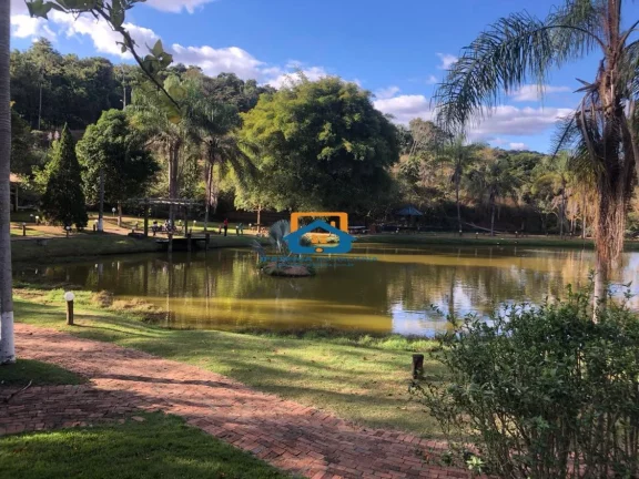 Você quer ter qualidade de vida? aqui está um lugar lindo para morar, tranquilo e de muito bom gosto! em Vivendas dos Lagos