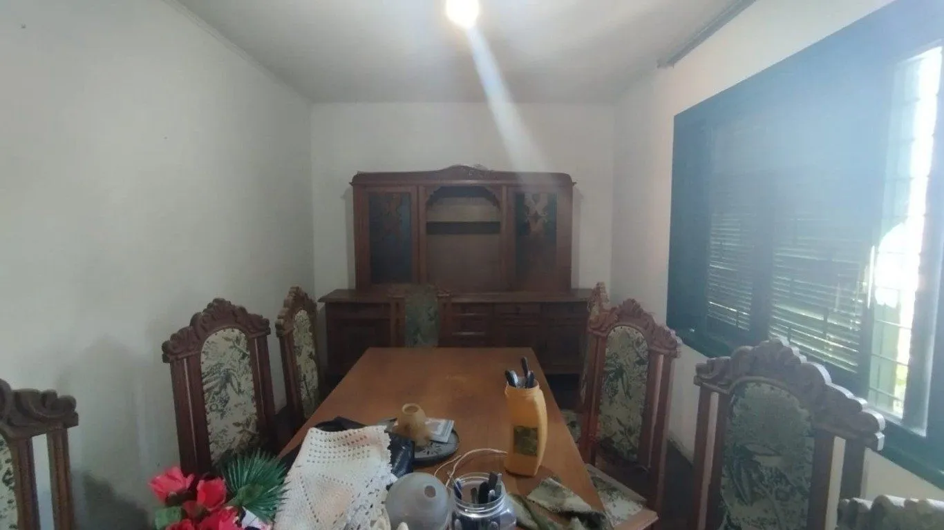 Imagem Casa com 4 quartos e 257m² à venda em Guarujá, Porto Alegre.