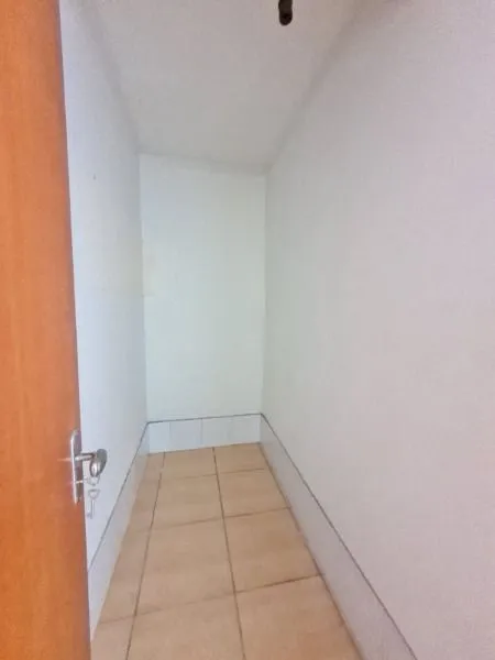Imagem Casa de 3 dormitórios, apenas uma quadra da Av. Edgar Pires de Castro