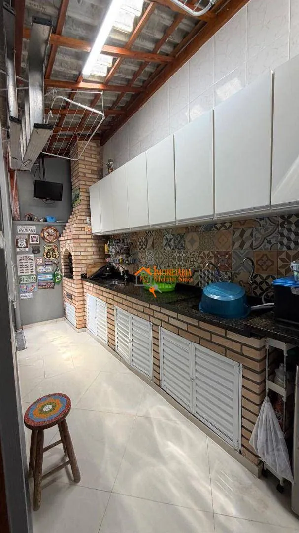 Imagem Sobrado com 3 dormitórios à venda, 150 m² por R$ 850.000,00 - Jardim Aida - Guarulhos/SP