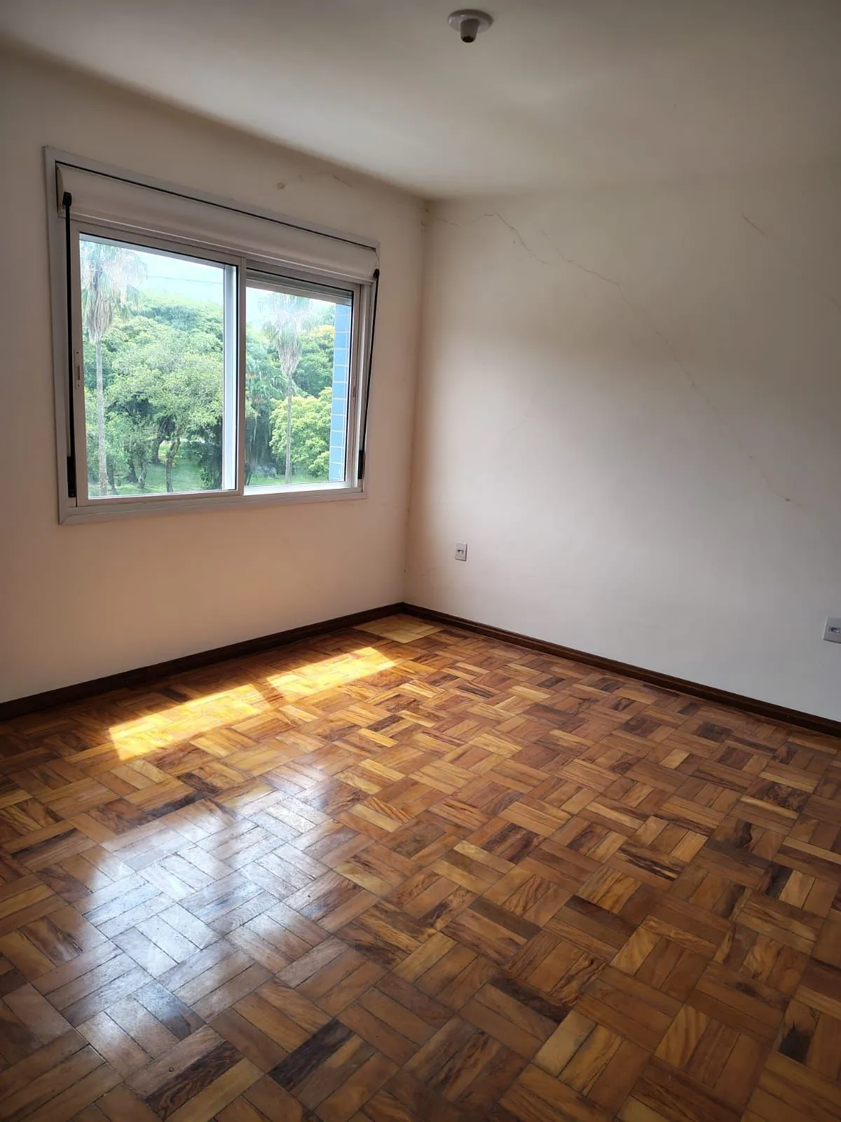 Imagem Lindo 2Dormitórios Dependência de Empregada Desocupado Sacada com Churrasqueira Privativa