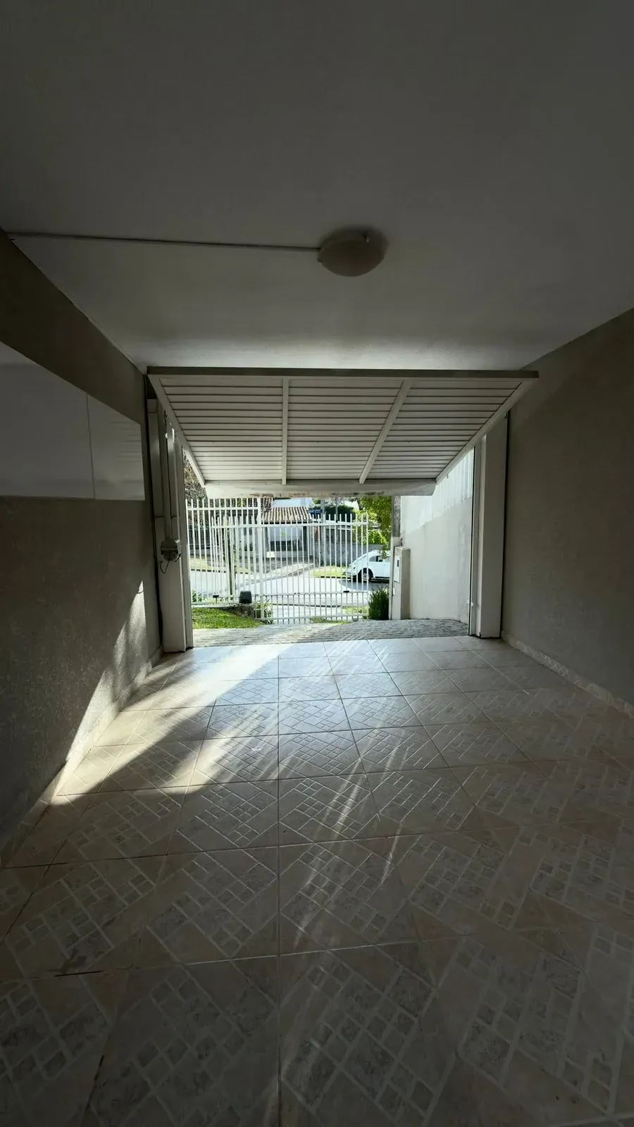 Imagem Sobrado com 3 Quartos à Venda, 118 metros em Mercês - Curitiba