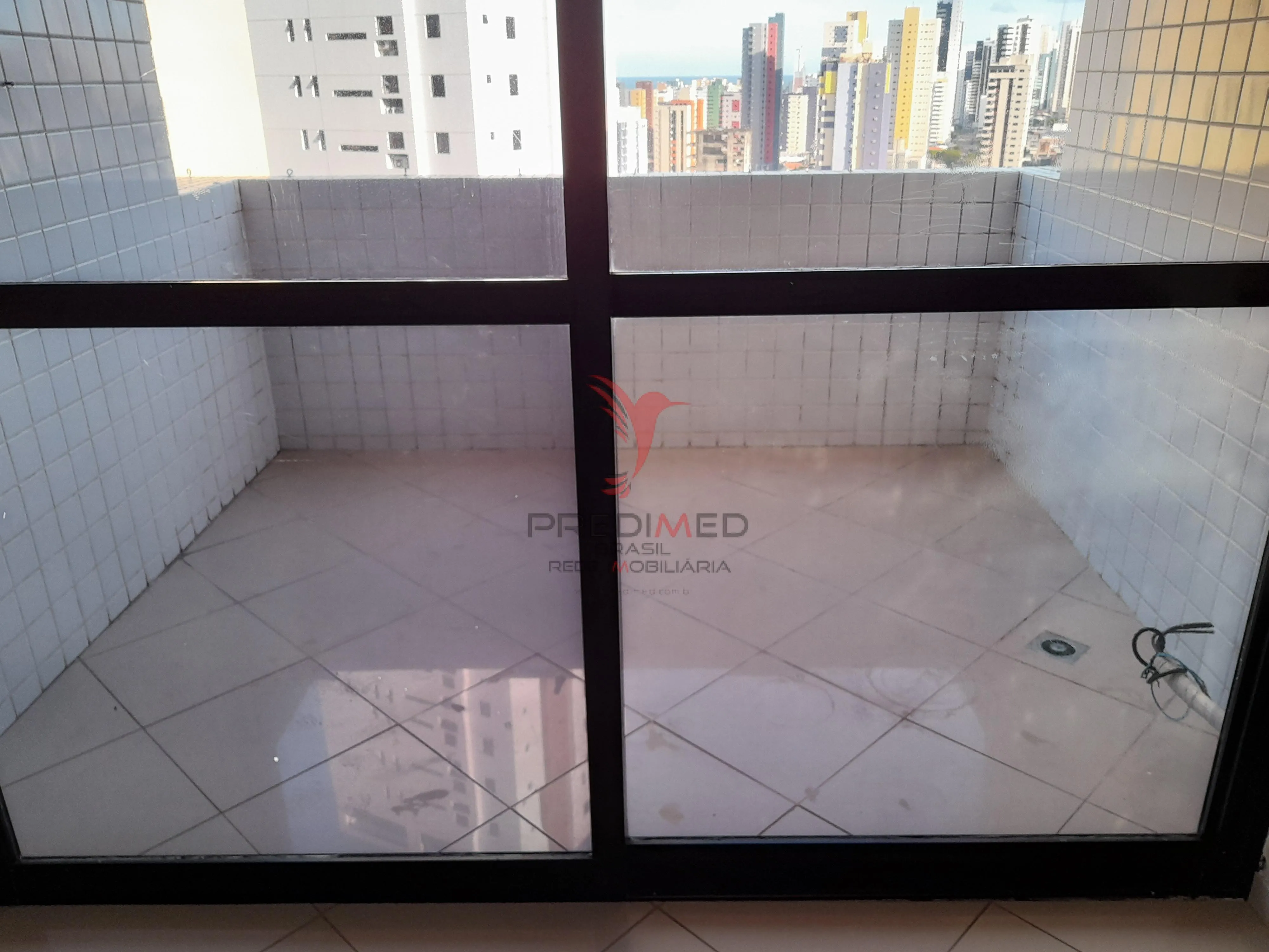Imagem Apartamento em Manaira com 220 mts2. 4 Suites, 2 Varandas, 3 Vagas de Garagem, 1 por andar