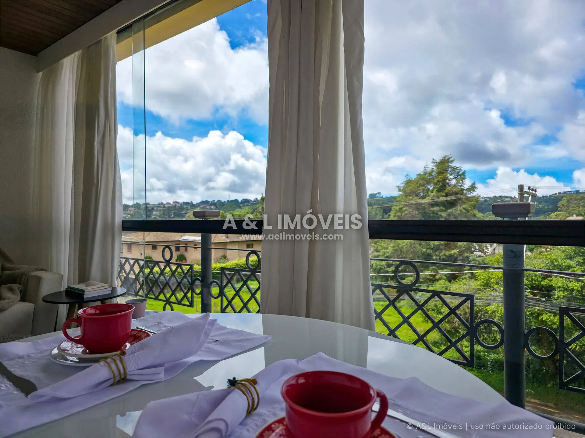 Imagem Duplex Vila Everest | 75 m², 2 Suítes, Lareira e Varandas Envidraçadas
