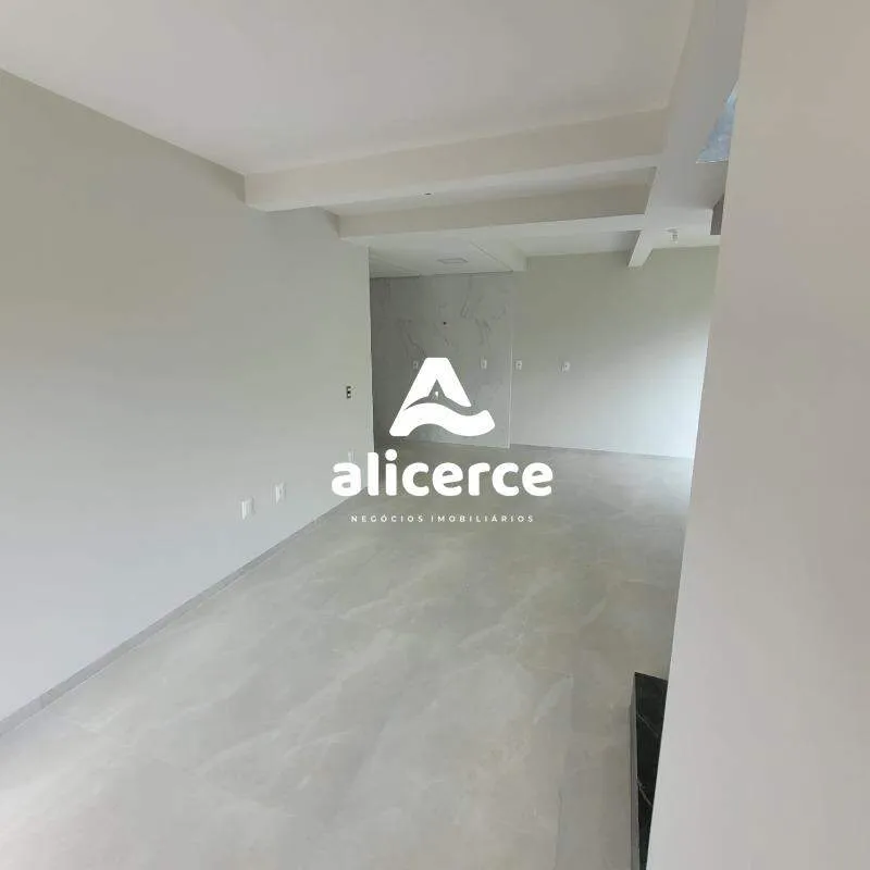 Imagem Sobrado à venda com 3 quartos 1 suíte, 122m² em Forquilhas São José
