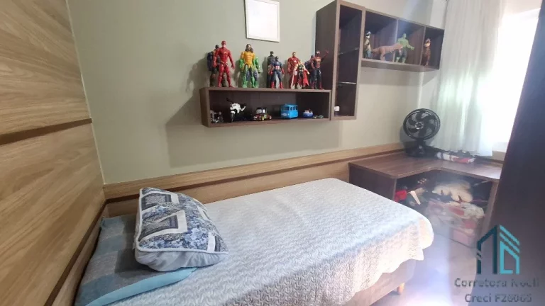 Imagem Sobrado em condomínio, Semi mobiliado 03 quartos c/suíte, closet, no Uberaba em Curitiba PR
