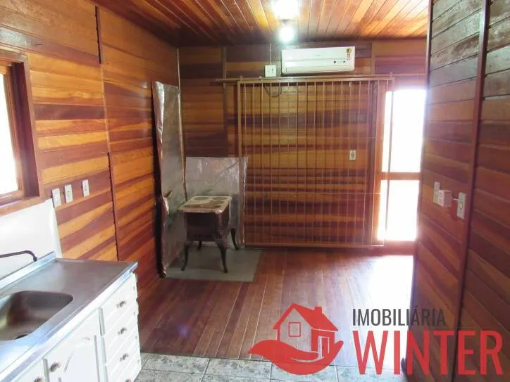 Imagem Casa de madeira com 2 dormitórios no bairro Picão