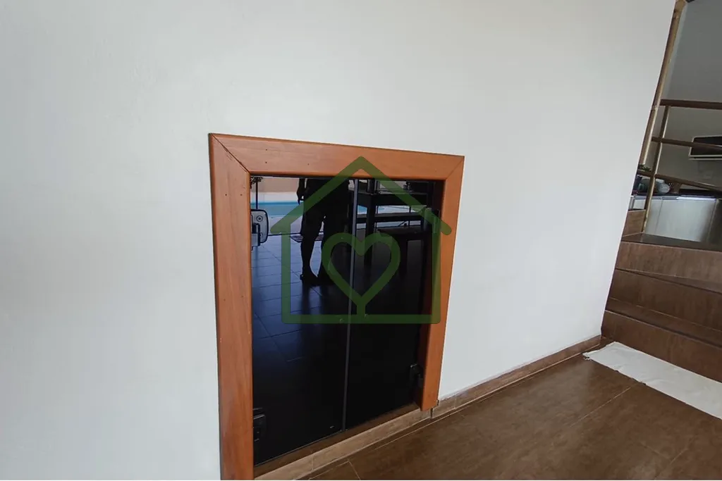 Imagem Localizada no acolhedor bairro Jardim do Salso, esta belíssima residência de 318 m² de área úti...