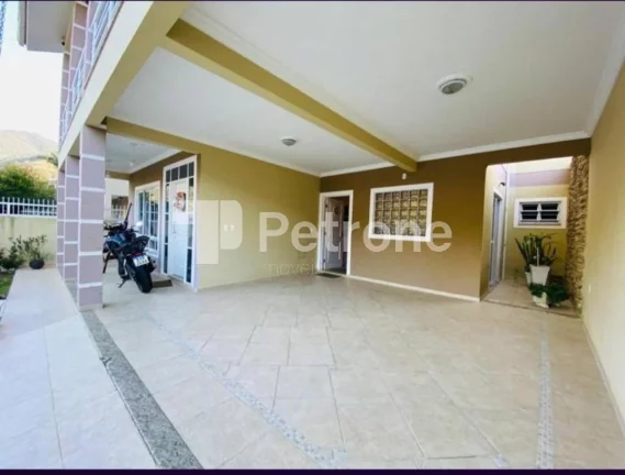 Imagem CASA RESIDENCIAL em GOVERNADOR CELSO RAMOS - SC, Calheiros