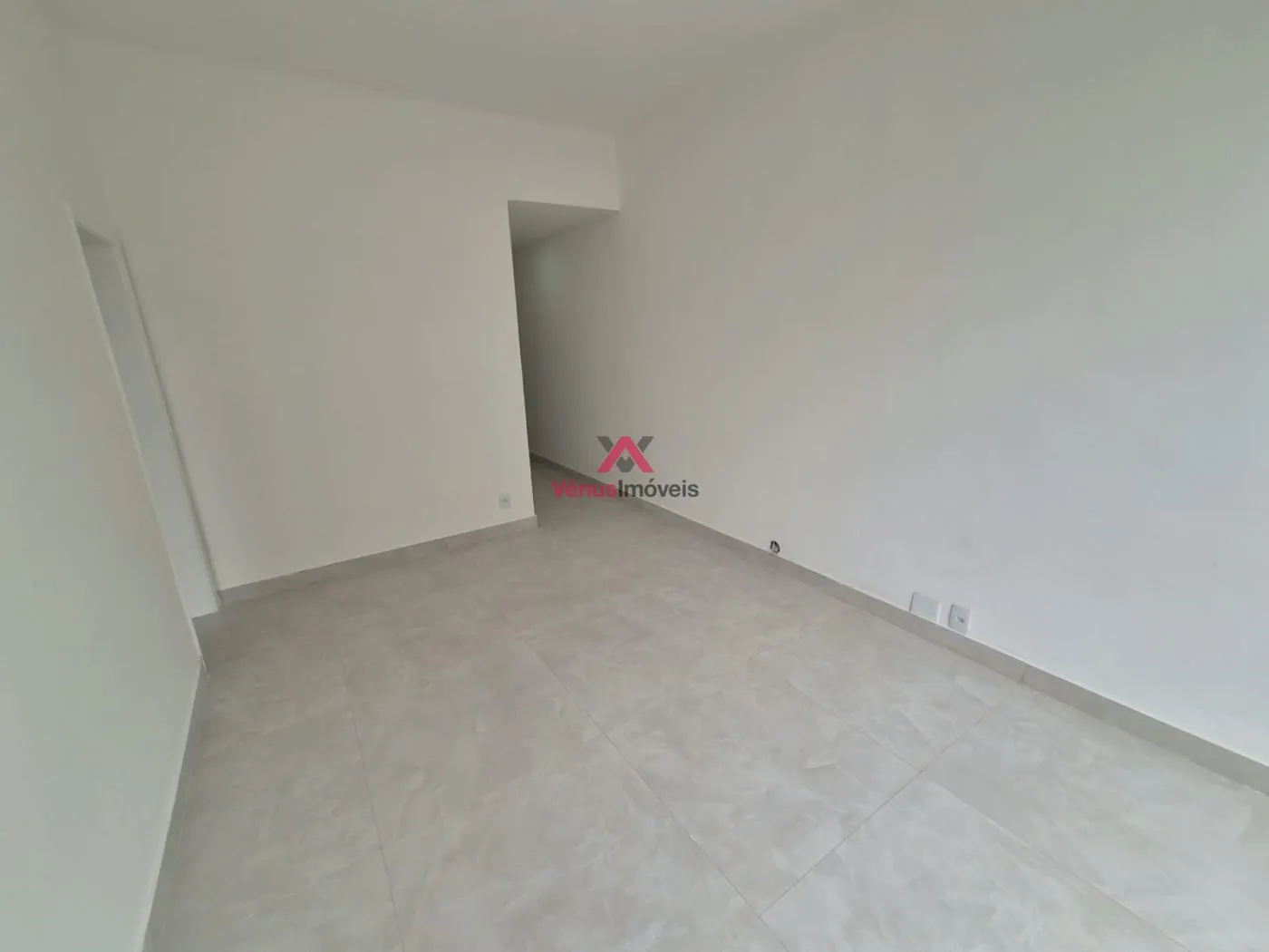 Imagem Apartamento para Venda em Rio de Janeiro, Leme, 2 dormitórios, 1 banheiro, 1 vaga