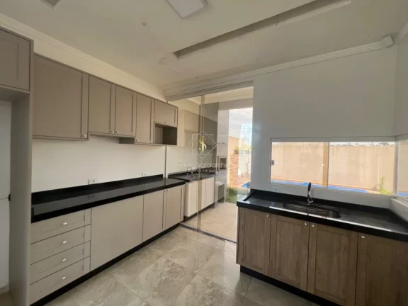 Imagem Casa com piscina para locação temporada em Guaratuba para 12 pessoas, (500 metros do mar)
