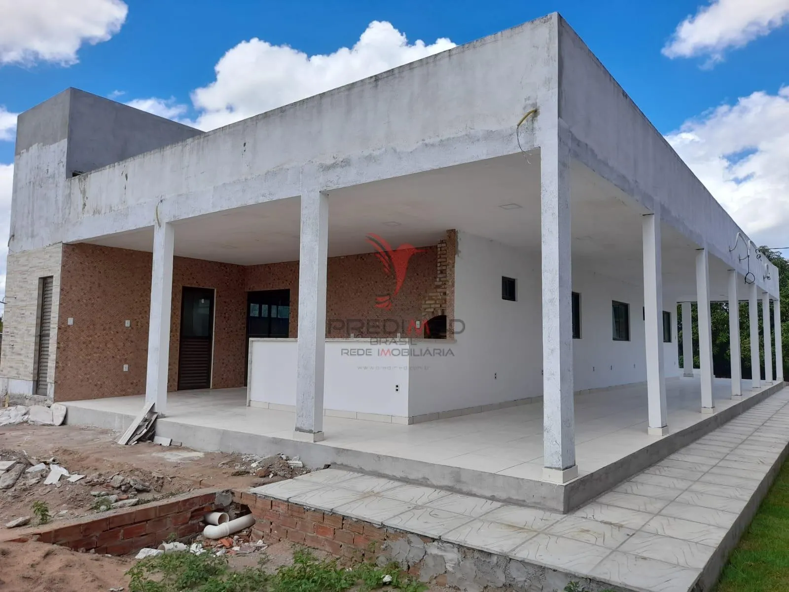 Imagem Casa com piscina,aceita carro, apartamento no negócio, 2 Suites, 3 Vagas de Garagem