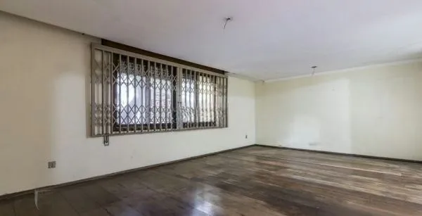 Imagem Casa sobrado no bairro Auxiliadora de 5 dormitórios e 4 vagas