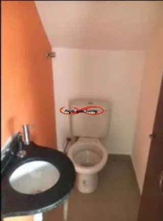 Imagem Sobrado à Venda com 3 Dormitórios – Vila Carmosina, Zona Leste de SP.