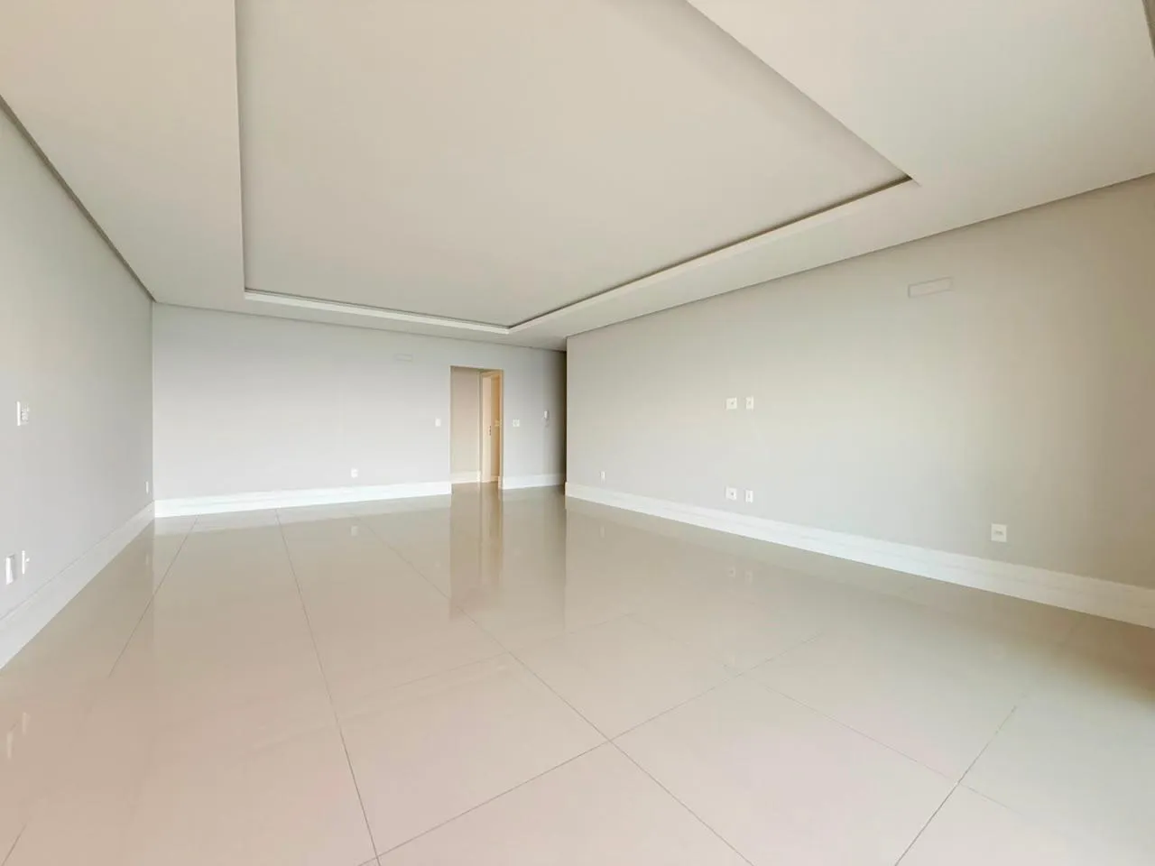 Imagem Apartamento com vista para o mar à venda com 182m2 por R$ 6.500.000,00